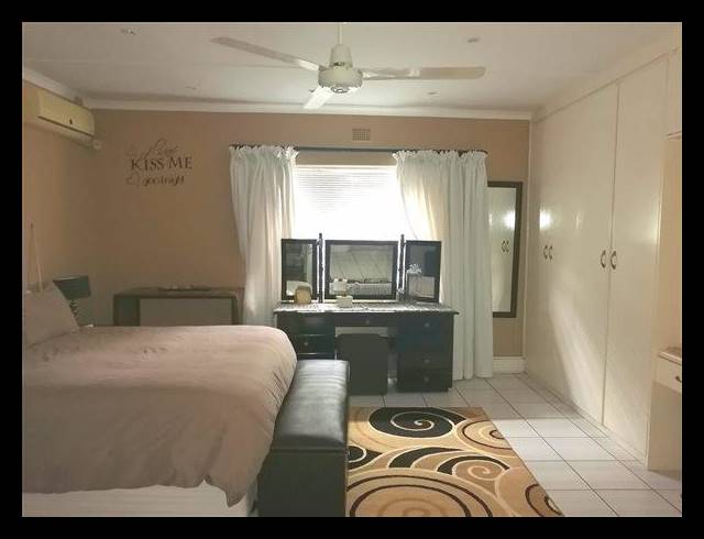 6 BEDROOM HOUSE FOR SALE IN MEER EN SEE